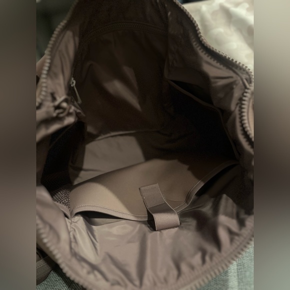 Dagne Dover — Landon Neoprene Carryall Bag - Picture 3 of 6